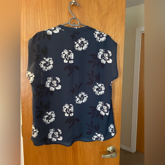 Floral Top - Picture 2 of 3